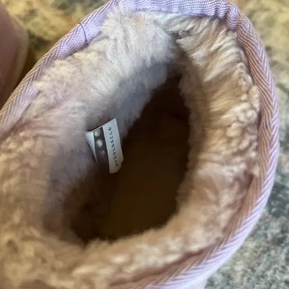 Youth’s UGG Boots Classic Mini II Sz 4 Pinkish Purple Suede Ankle Booties - Picture 11 of 12